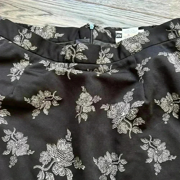 𝅺vanity  Fair | Vintage black floral maxi skirt - Picture 5 of 10